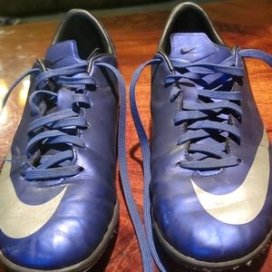 Cr7 indoor shoes blue.